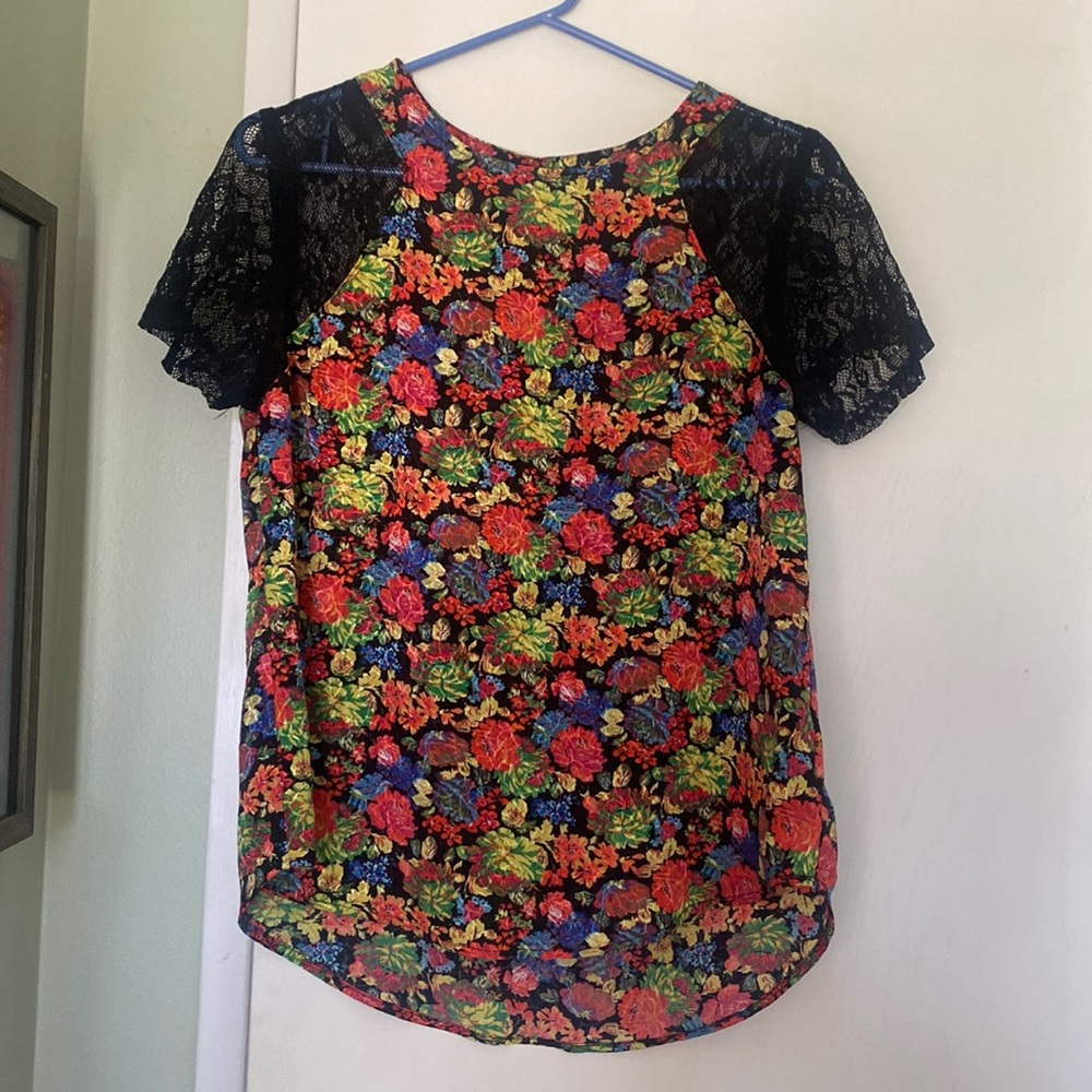 Shiny tapestry lace blouse